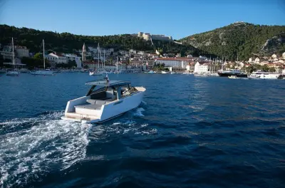 Colnago 45 Schnellboot: Pakleni-Inseln & Stiniva-Bucht