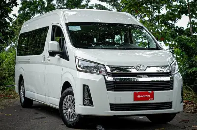 Da aeroporto Juan Santamaria a La Fortuna in minivan privato