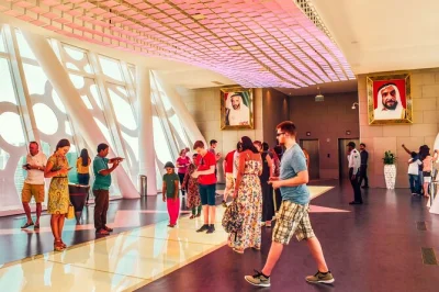 Découvrez dubai frame et son sky deck en verre avec vue imprenable sur le vieux et le nouveau dubai. billet tout compris pour une visite sans souci.