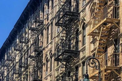 Recorre los barrios más emblemáticos de manhattan con un guía privado: chinatown, soho, greenwich village y más. ruta flexible, consejos locales y ritmo a tu medida.
