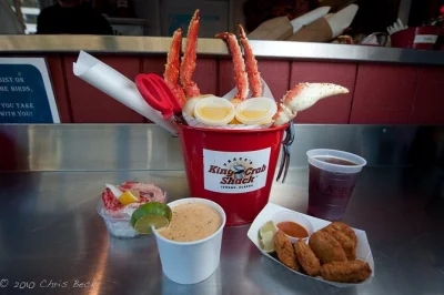 À juneau, partez à la rencontre des baleines dans des eaux sauvages, puis savourez du crabe frais chez tracy’s crab shack—navette incluse, observation garantie, et un vrai repas à l’alaska.