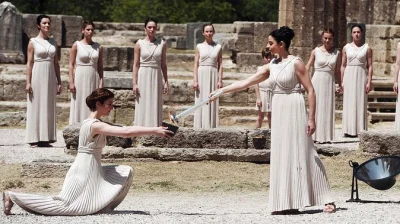 Descubra a antiga olympia, o canal de corinto e museus incríveis em um tour privado saindo de atenas. inclui ingressos sem fila, motorista especializado e almoço local.