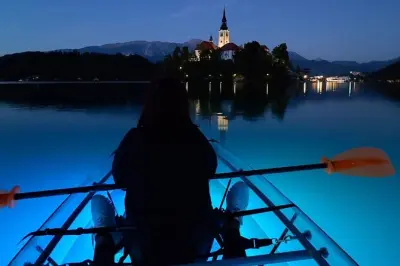 Lake Bled transparentes Kajak: Klare Sicht auf Schloss und Insel