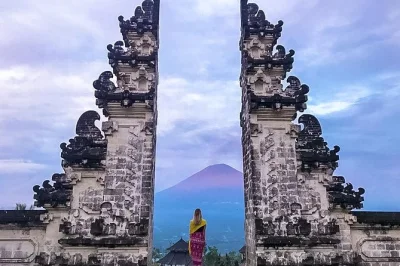 Découvrez bali est en privé : porte du paradis à lempuyang, jardins d’eau de tirta gangga et palais d’ujung, avec prise en charge et billets inclus.