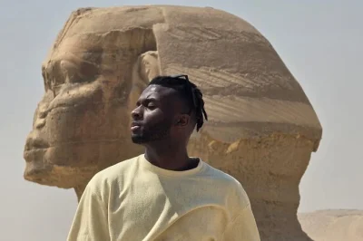 Découvrez les pyramides de gizeh, explorez les tombes anciennes de saqqarah et admirez ramsès ii à memphis. guide égyptologue privé, déjeuner et billets inclus.