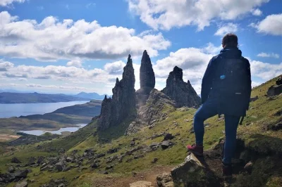 Scopri la scozia con il treno a vapore jacobite, esplora l’isola di skye e i suoi paesaggi selvaggi, con partenza da edimburgo, hotel, guida e colazione inclusi.