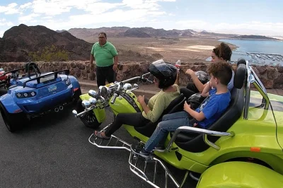 Siente el viento en un trike recorriendo hoover dam y lago mead, con guía local, recogida en hotel del strip de las vegas y tiempo para practicar antes de arrancar.