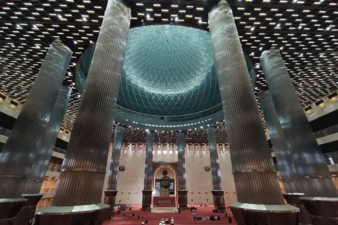 Jakarta Tour: National Monument, Sunda Kelapa & Boating Experience