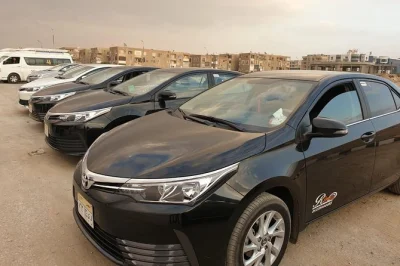 Il cairo, trasferimento privato dall’aeroporto al tuo hotel o casa senza stress taxi. auto nuove, viaggio assicurato e servizio 24 ore su 24 per viaggiare tranquilli.