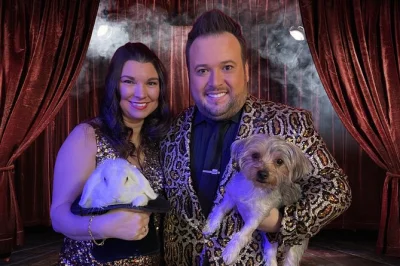 Erlebe die beste familien-zaubershow in den smoky mountains in pigeon forge mit steven best. live-illusionen, comedy und musik inklusive kostenlosem parkplatz.