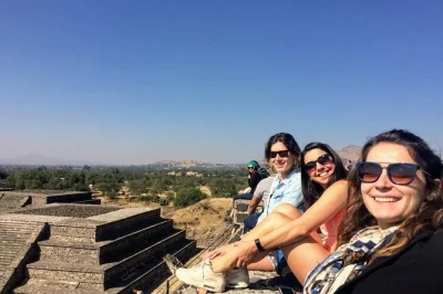 Llega antes que nadie a las pirámides de teotihuacán en un tour en grupo pequeño desde cdmx, con guía local, degustación de mezcal y traslado incluido.