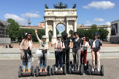 Erlebe mailands energie auf einer segway-tour in kleiner gruppe – vorbei am dom, sforza schloss und der scala mit lokalem guide. helm, einführung und headset inklusive.