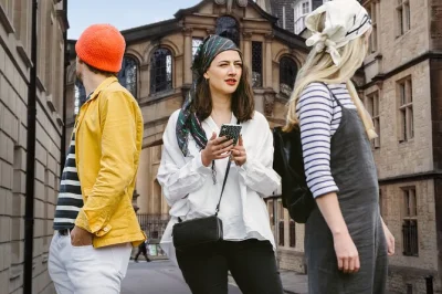 Descubre los secretos de oxford con una búsqueda del tesoro flexible: resuelve pistas crípticas, explora a tu ritmo y disfruta con amigos. acceso instantáneo desde el móvil.