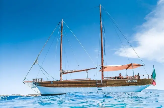La Maddalena Segeltour: Vintage-Boot mit Schnorcheln