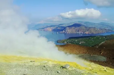Snorkel en Vulcano desde Lipari: Barco privado con subida al cráter