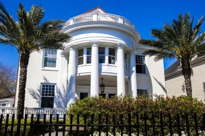 Scopri l’anima di new orleans con un tour privato tra storia, jazz, pranzo locale e racconti autentici. include pick-up in hotel e ritmo personalizzato.