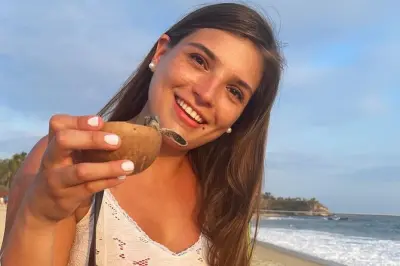 Libere tartarugas ao pôr do sol em Tortuguero e nomeie uma bebê