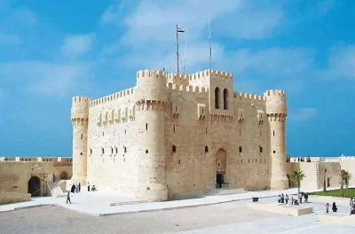 Alexandrie : Citadelle de Qaitbay, catacombes et théâtre romain