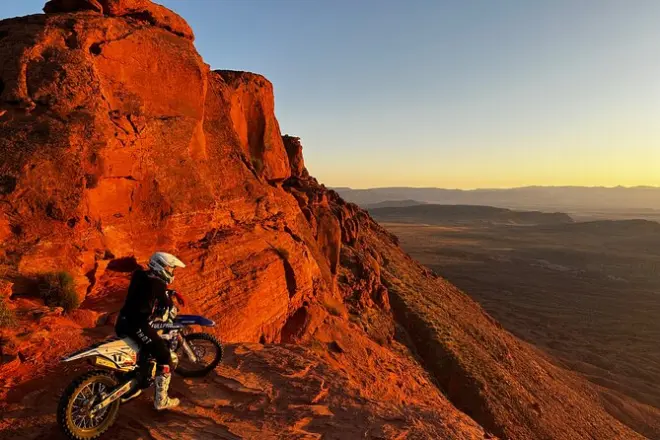 Trilhas off-road para enduro esportivo no parque Zion de quadriciclo