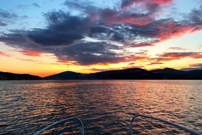 Private Sunset Tour from Trogir by Speedboat: Blue Lagoon at dusk
