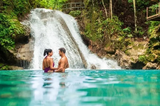 Private Tour zu Blue Hole und Dunn's River Falls ab Negril