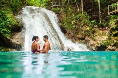 Private Tour zu Blue Hole und Dunn's River Falls ab Negril