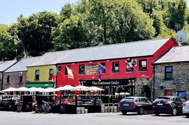 Greenway Westport-Newport en vélo électrique sur piste sécurisée