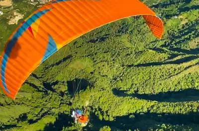 Vola in parapendio a Medellín con istruttori certificati esperti