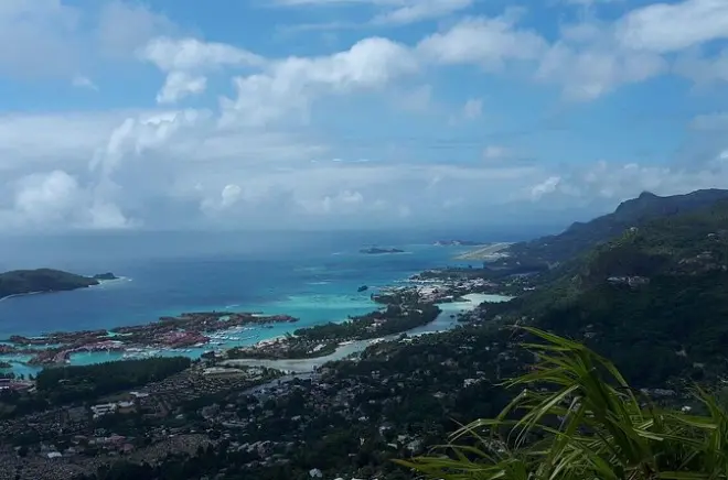 Copolia Trail Wanderung Seychellen: Panoramablick auf Victoria
