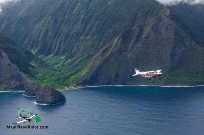 Descubra maui em um tour aéreo privado único—sobrevoe três ilhas, veja recifes de corais e ouça histórias ao vivo do piloto. bebidas e embarque sem fila inclusos.