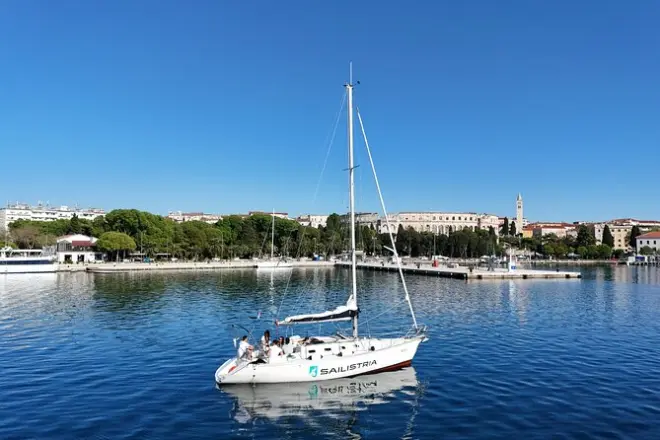 Snorkel en Pula: Velero privado, 4 horas