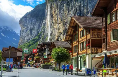 Lauterbrunnen-Mürren tour: Waterfall & alpine village visit