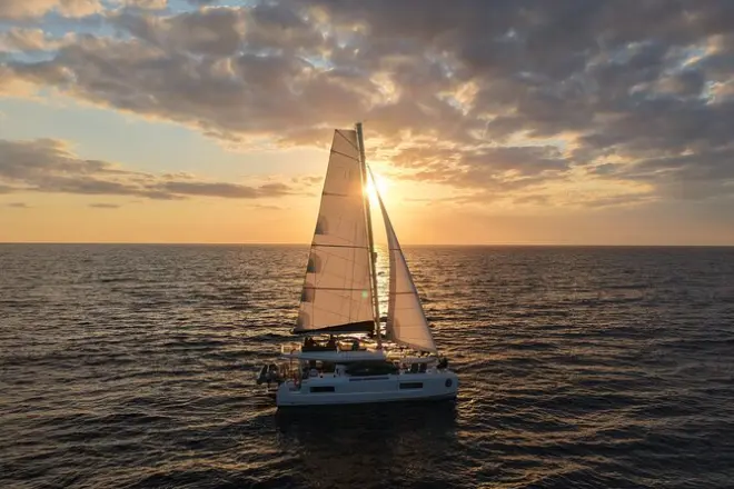 Catamarano per Desert des Agriates: Bagno e tramonto da Île-Rousse