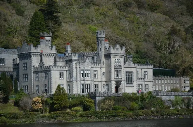 Kylemore Abbey from Dromoland Castle: Private Connemara tour