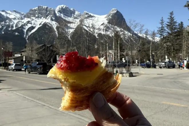 Assaggi in centro a Canmore con storia e sapori locali