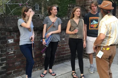 Charleston entdecken: historische straßen, starke frauen und ihre geschichten. inklusive eintritt zu museum und galerie. jetzt buchen!