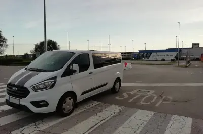 Da Koper all’aeroporto di Trieste in van diretto da 8 posti
