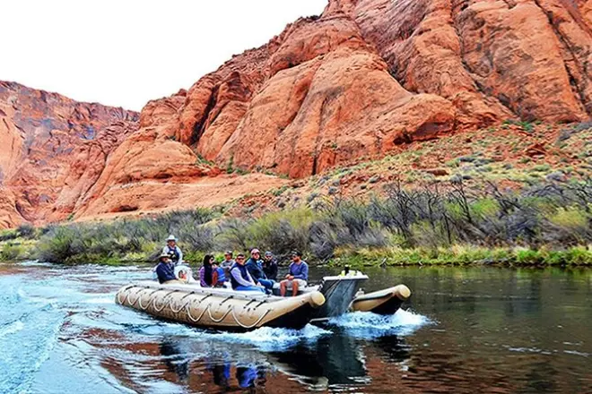 Colorado River Floßfahrt: Ruhiges Wasser durch den Glen Canyon