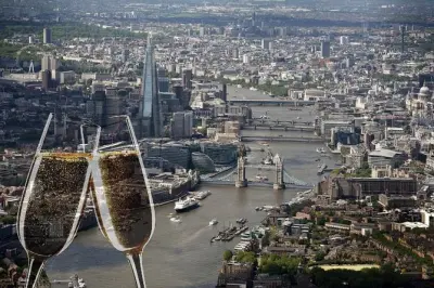 Vuelo turístico en Londres para 2: Champán sobre el centro