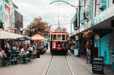 Christchurch entdecken: avon river punting, gondola-ausblick, historische straßenbahnfahrten und entspanntes mittagessen im stadtzentrum. inklusive eintritt & essen.