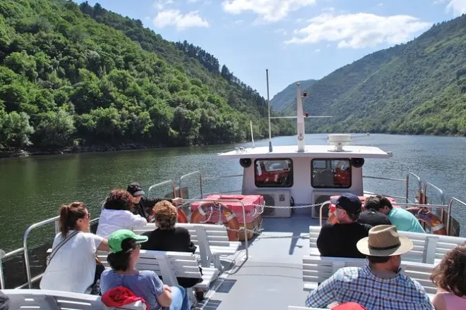 Ribeira Sacra & Ourense Tagesausflug mit Bootstour inklusive