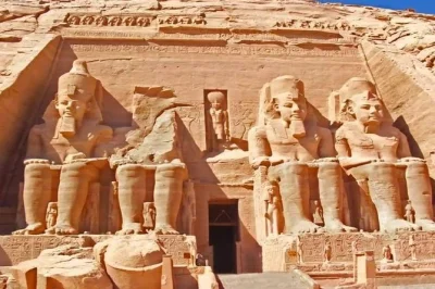 Visita abu simbel con un’escursione guidata da assuan. esplora i templi di ramses ii, viaggia comodamente e scatta foto uniche. prenota subito il tuo posto.