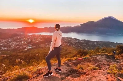 Scopri l’alba sul monte batur, gusta una colazione locale in vetta e visita una piantagione di caffè balinese. gruppi piccoli, guida inclusa. prenota ora.