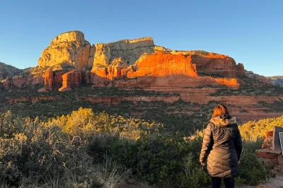 Descubre la energía de sedona en sus vórtices sagrados, recorre peace park y la estupa, y escucha historias de un guía local. incluye snacks y agua embotellada para tu aventura.