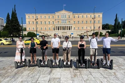 Descubra atenas de segway passando pela acrópole, Ágora antiga e estádio olímpico. inclui capacete, água mineral e histórias contadas por guia local.