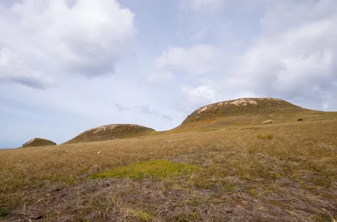 Poike na Ilha de Páscoa: Moai remoto e cavernas ancestrais