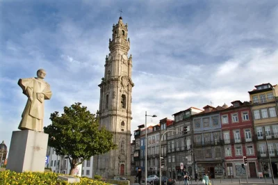 Scopri porto con un tour privato: pickup in hotel, visita ai luoghi più iconici, degustazione di vini locali e comfort garantito con guida esperta. prenota ora facilmente.