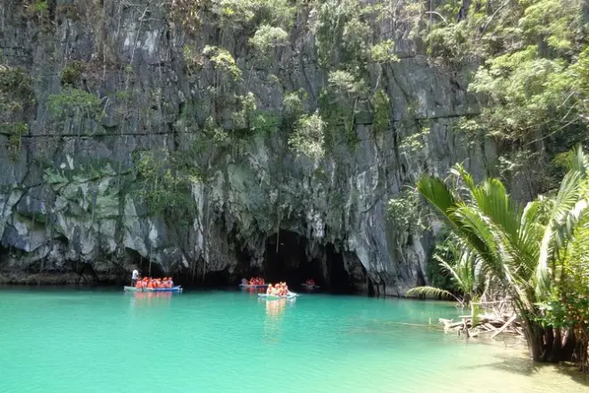 Puerto Princesa Underground River paddleboat tour: UNESCO cave