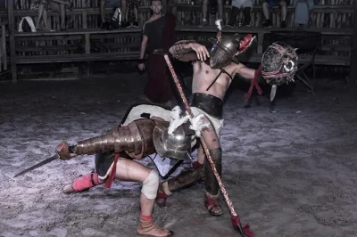 Viva a história na antiga via Ápia em roma com treino prático de gladiador, use equipamentos reais e participe de um torneio divertido com guias. inclui entrada no museu e bebidas.