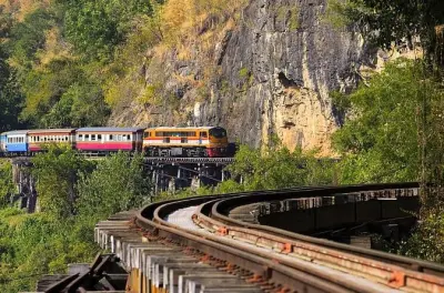 Cachoeira Erawan e passeio de trem em Kanchanaburi: Dia inteiro